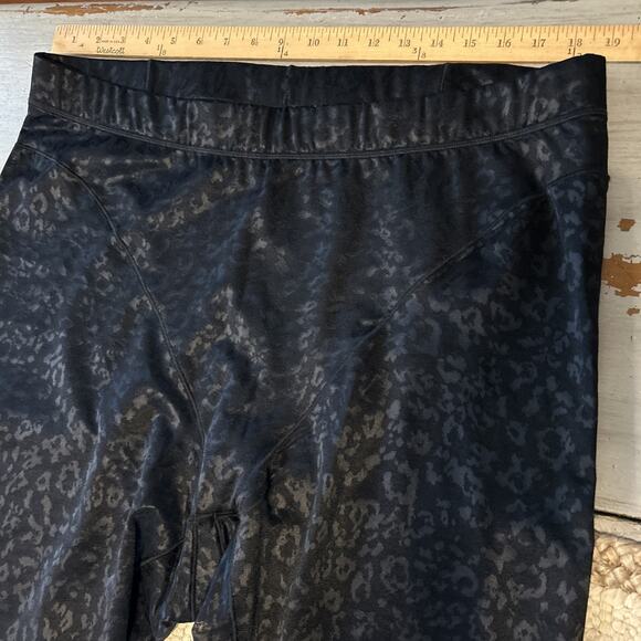 Fabletics Black High Waisted Leopard Mesh Leggings Sz XXL Sheer - Picture 4 of 10